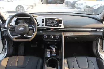 HUYNDAI ELANTRA 1.5 PETROL 2024 MODEL YEAR WHIT COLOR
