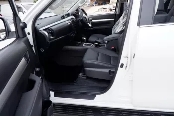 TOYOTA HILUX 2.8L DIESEL DOUBLE CAB 4 X 4 HIGH SPECS 2024 MODEL YEAR