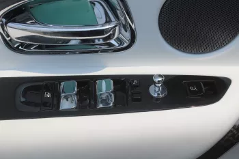 ROLLS ROYCE CULLINAN 2024 MODEL YEAR BLACK COLOR EXTERIOR WHITE INTERIOR
