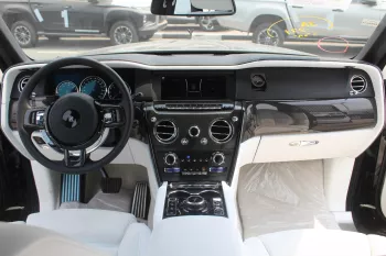 ROLLS ROYCE CULLINAN 2024 MODEL YEAR BLACK COLOR EXTERIOR WHITE INTERIOR