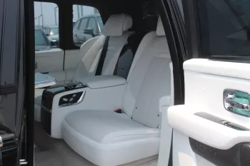 ROLLS ROYCE CULLINAN 2024 MODEL YEAR BLACK COLOR EXTERIOR WHITE INTERIOR