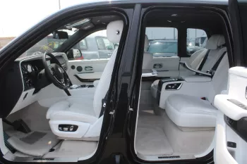 ROLLS ROYCE CULLINAN 2024 MODEL YEAR BLACK COLOR EXTERIOR WHITE INTERIOR