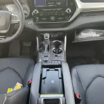 TOYOTA HIGHLANDER PLATINUM 2.4L TURBO NEW ENGINE 2023 MODEL - Thumbnail 6
