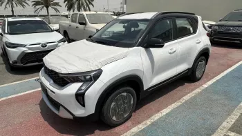 Kia Sonet Mid 2024 Model Year Option 1.5l Petrol White Color Exterior