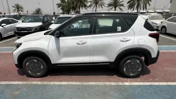 Kia Sonet Mid 2024 Model Year Option 1.5l Petrol White Color Exterior