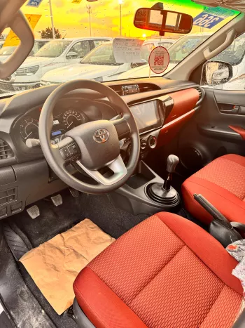 Toyota Hilux GL 2025 Model Year 2.4L Diesel 4WD Whit Color Exterior