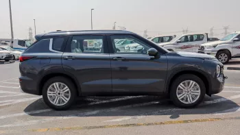 MITSUBISHI OUTLANDER 2025 MODEL YEAR 2.5L PETROL MIDLINE GRAY COLOR