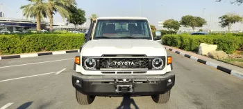 Toyota Land Cruiser Double Cab Pickup 2.8l Diesel Automatic White Color