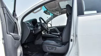 MITSUBISHI MONTERO SPORT E60 2023 MODEL YEAR WHITE COLOR
