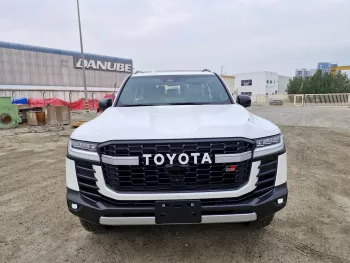 TOYOTA LANDCRUISER 300 2024 MODEL YEAR DIESEL GRS WHITE COLOR