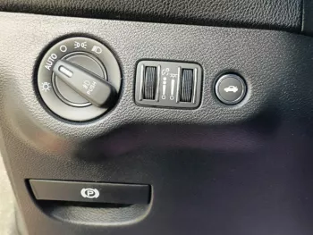 DODGE CHALLENGER 5.7L V8 PETROL MAROON 2021