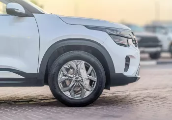 Kia Seltos 2025 Model Year 1.5L Chinese Specs White Color Exterior