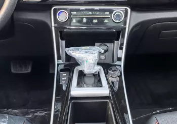 Kia Seltos 2025 Model Year 1.5L Chinese Specs White Color Exterior