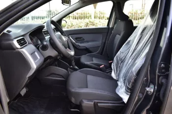 RENAULT DUSTER PE 2025 MODEL YEAR 1.6L 4X2 BLACK COLOR EXTERIOR