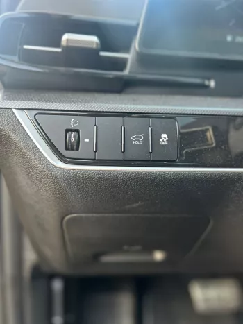 Kia Sportage 2.0L FWD 2025 Model Year Gray Color Exterior