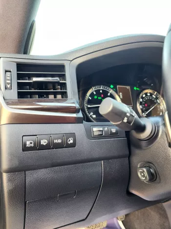 Lexus LX570 5.7L V8 Original 7 Seats 2020 Model Year Green Color Exterior