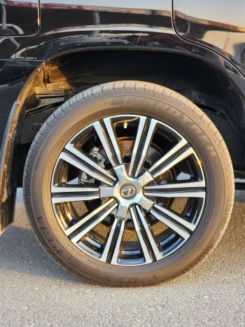 Lexus LX570 5.7L V8 Original 7 Seats 2020 Model Year Green Color Exterior