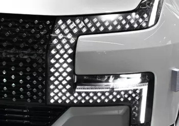 YangWang U8 2.0L Petrol V4 2025 Model Year White Color Exterior 