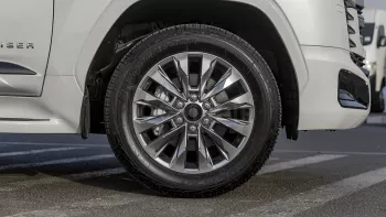  TOYOTA LAND CRUISER 300 VX 3.5L HYBRID MODEL YEAR 2025 WHITE COLOR