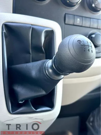 Toyota Hiace 2.8L Diesel 2026 Model Year Manual 13 seater Ready for export