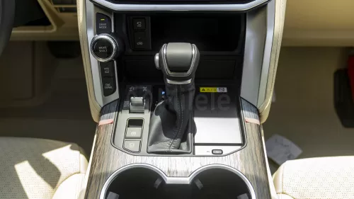 TOYOTA LAND CRUISER 300 VXR 3.3L 2025 MODEL YEAR WHITE COLOR