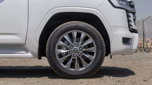 TOYOTA LAND CRUISER 300 VXR 3.3L 2025 MODEL YEAR WHITE COLOR