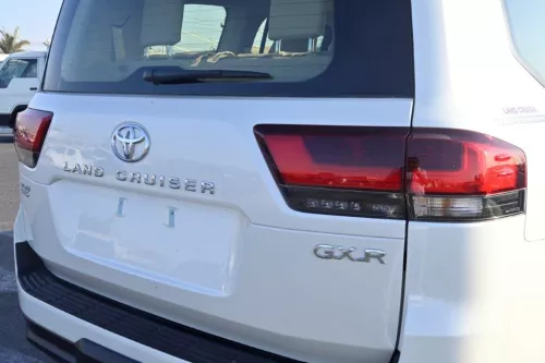 TOYOTA LAND CRUISER 300 GXR 2025 MODEL YEAR DIESEL TWIN TURBO WHITE COLOR