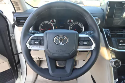 TOYOTA LAND CRUISER 300 GXR 2025 MODEL YEAR DIESEL TWIN TURBO WHITE COLOR