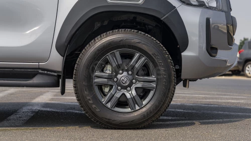 TOYOTA HILUX DC 2.4L 2025 MODEL YEAR SILVER COLOR EXTERIOR