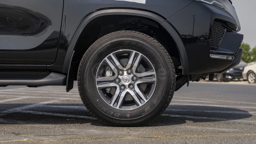 TOYOTA FORTUNER 2.7L 2025 MODEL YEAR BLACK COLOR EXTERIOR