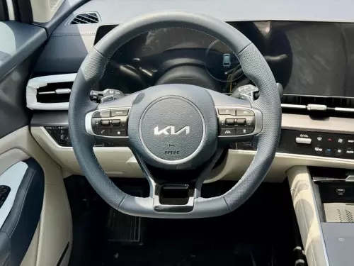 Kia Sportage 2.0L HEV 2025 Model Year White Color Exterior