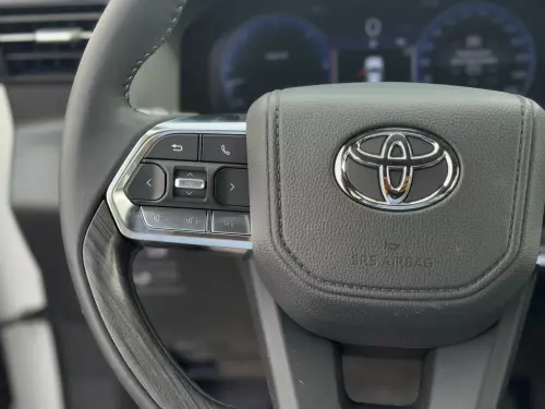 TOYOTA LAND CRUISER GR SPORT 3.3L 2025 MODEL YEAR WHITE COLOR EXTRIOR
