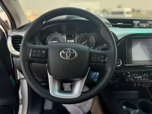 TOYOTA HILUX 2.7L GCC SPECS 2025 MODEL YEAR WHITE COLOR EXTERIOR