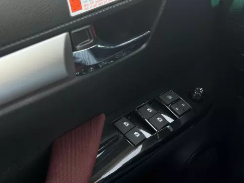 TOYOTA HILUX 2.7L GCC SPECS 2025 MODEL YEAR WHITE COLOR EXTERIOR