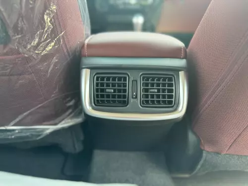 TOYOTA HILUX 2.7L GCC SPECS 2025 MODEL YEAR WHITE COLOR EXTERIOR