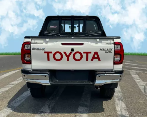 TOYOTA HILUX 2.7L GCC SPECS 2025 MODEL YEAR WHITE COLOR EXTERIOR
