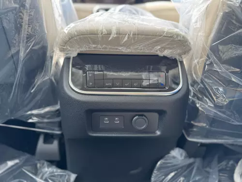 NISSAN PATROL LE T2 GCC SPECS 2025 MODEL YEAR WHITE COLOR EXTERIOR