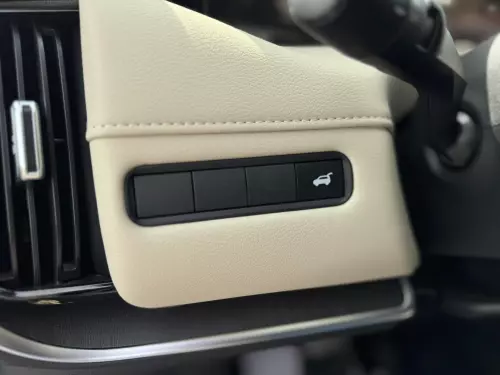 NISSAN PATROL LE T2 GCC SPECS 2025 MODEL YEAR WHITE COLOR EXTERIOR