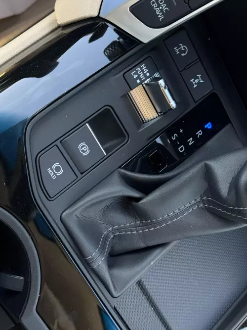 TOYOTA LAND CRUISER 4.0L GCC SPECS 2025 MODEL YEAR GRAY COLOR