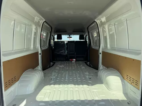 TOYOTA HIACE 2025 GCC 3.5L CARGO