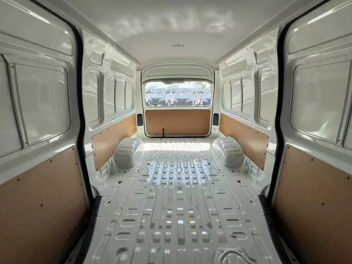 TOYOTA HIACE 2025 GCC 3.5L CARGO