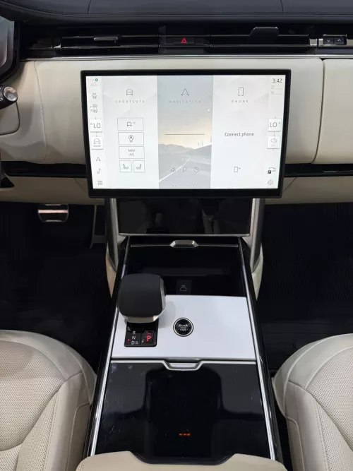 Range Rover Vogue SE P530 Petrol 2025 Model Year White Color