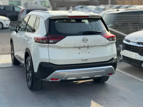 Nissan Xtrail SL 2.5L Petrol 4WD GCC Specs 2024 Model White Color Exterior