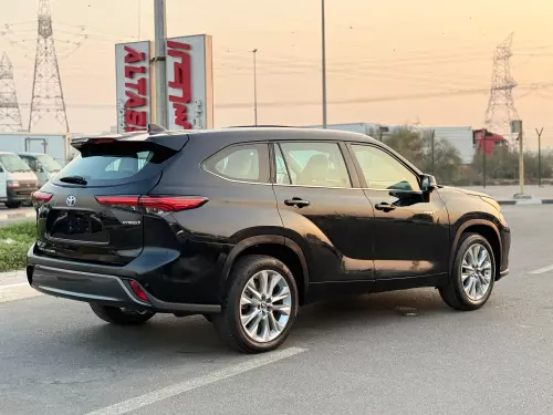 Toyota Highlander XLE Hybrid 2.5L 2023 Model Year Black Color Exterior 