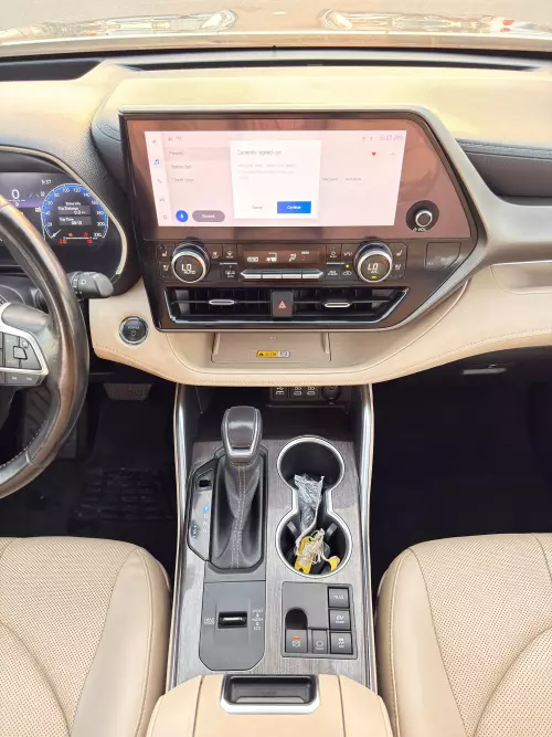 Toyota Highlander XLE Hybrid 2.5L 2023 Model Year Black Color Exterior 