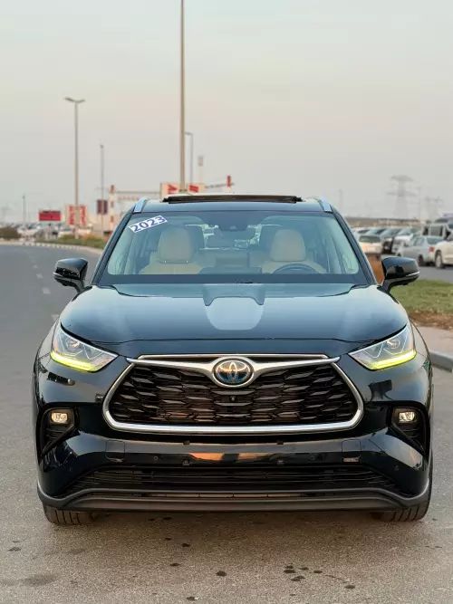 Toyota Highlander XLE Hybrid 2.5L 2023 Model Year Black Color Exterior 