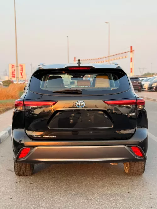 Toyota Highlander XLE Hybrid 2.5L 2023 Model Year Black Color Exterior 
