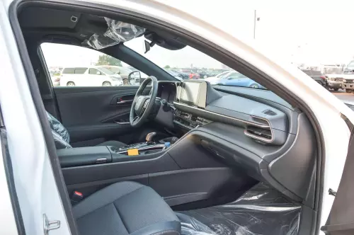 Toyota Crown 2.5L Hybrid 2025 Model Year White Color Exterior