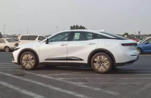 Toyota Crown 2.5L Hybrid 2025 Model Year White Color Exterior