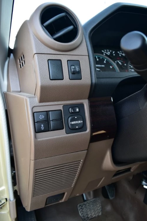 TOYOTA LAND CRUISER LC 79 SINGLE CAB DX 2025 MODEL YEAR 2.8L DIESEL AUTOMATIC BEIGE COLOR